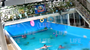 На тонущего не обращали внимания 11 минут: Лайф публикует видео гибели 11-летнего мальчика в кировском аквапарке