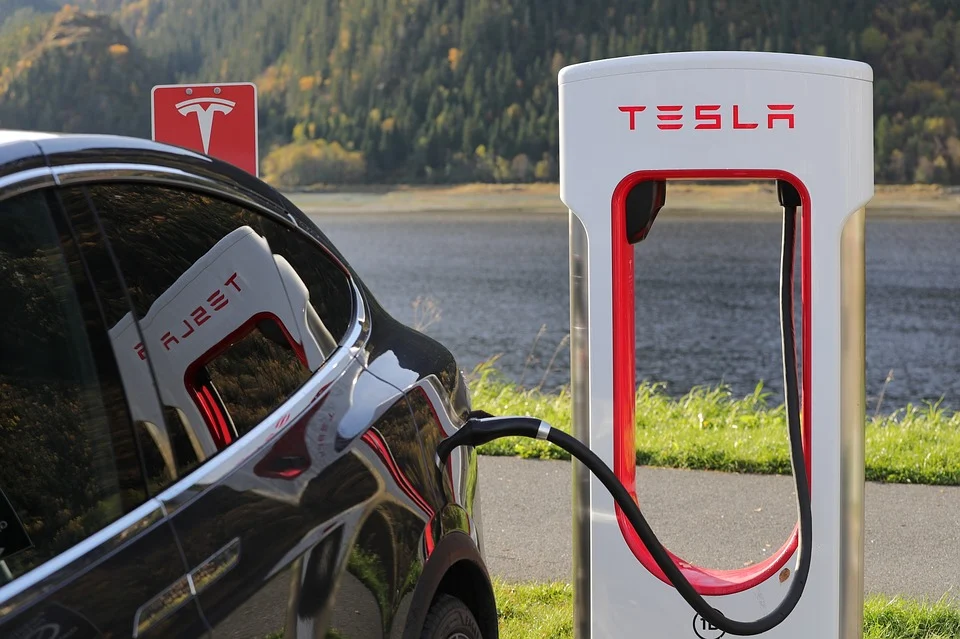 В США Tesla отзывает 475 тысяч электрокаров из-за проблем с камерами и багажниками