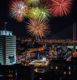 Салют в честь Нового года во Владивостоке. Фото © Instagram / vadim_popov.ru