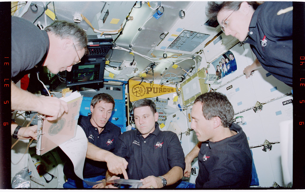 Первая строительная миссия STS-88. Фото © jenikirbyhistory.getarchive.net
