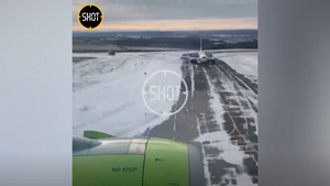Момент аварийной посадки едва не разбившегося самолёта S7 попал на видео