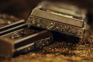 Терапевт Мори рассказал о влиянии шоколада и орехов на давление и уровень холестерина