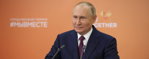 Путин: Россия в вопросе вакцинации старается идти по пути убеждения, а не принуждения