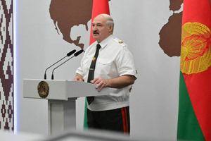 Лукашенко заявил о начале "горячей войны" в Белоруссии