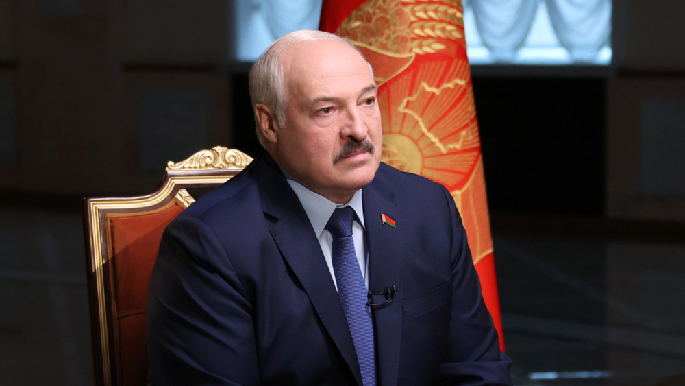 "Нужен повод, чтобы молотить Россию": Лукашенко заявил, что никто в РФ не собирается нападать на Украину