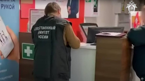 Лужи крови и разбросанные бумаги: СК показал видео с места стрельбы в московском МФЦ