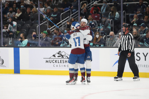 Шайба Ничушкина помогла "Колорадо" победить "Филадельфию" в матче НХЛ