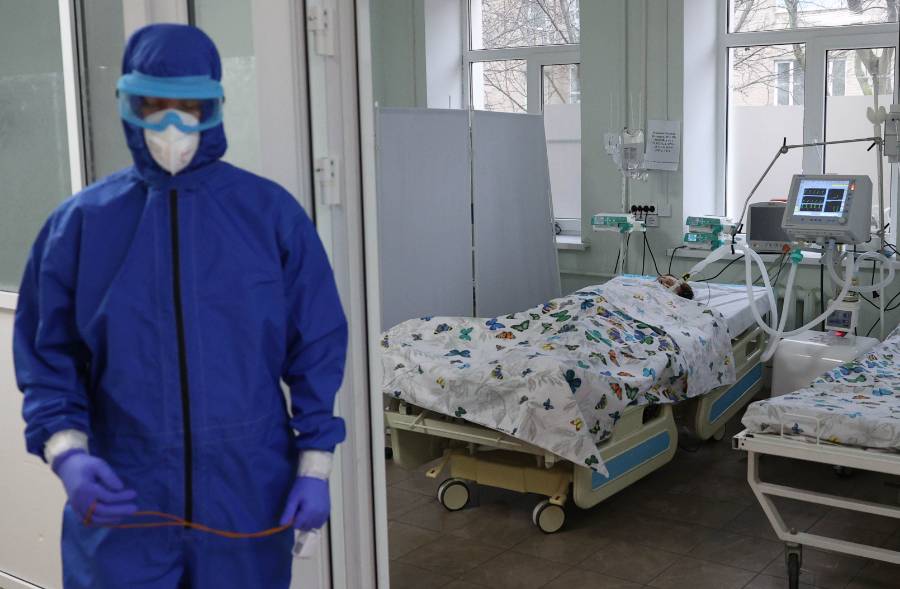 Медработник в ковидной больнице © ТАСС / Эрик Романенко