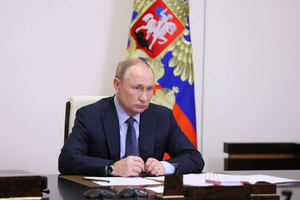 Путин указал на миролюбивую политику России в ответ на вопрос о "нападении" на Украину