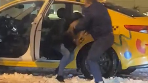 Московский таксист за волосы выкинул девушку из машины, в деле оказалась замешана любовь 