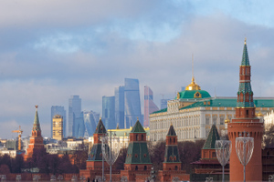Кремль отслеживает применение QR-кодов в регионах, заявил Песков