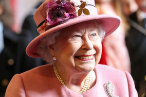 Елизавета II хочет помириться с принцем Гарри и Меган Маркл после скандального интервью