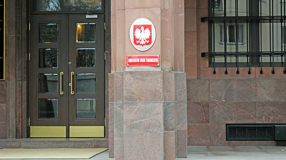 Польша высылает двух белорусских дипломатов из-за скандала с "днём проклятых солдат"