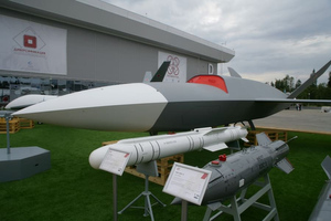 Новейший российский беспилотник "Гром" сможет управлять роем из 10 дронов