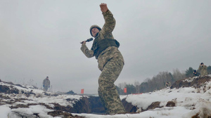 Виталий Кличко с пулемётом и гранатой показал, как будет защищать Киев