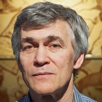<p>Это модульная конструкция, которую можно модернизировать бесконечно, заменяя одни части другими. Изучать человека в космосе необходимо: впереди полёты на Марс! Для научных экспериментов на МКС тоже есть возможности. Заменить её смогут пилотируемые станции на окололунной орбите и на поверхности Луны. Планы их создания есть, но денег на всё не хватает. С тех пор как все принципиальные военные задачи в космосе решены, космонавтика финансируется слабо </p>