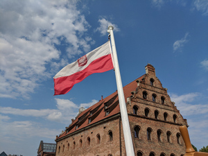 Польша вводит общенациональный карантин из-за коронавируса