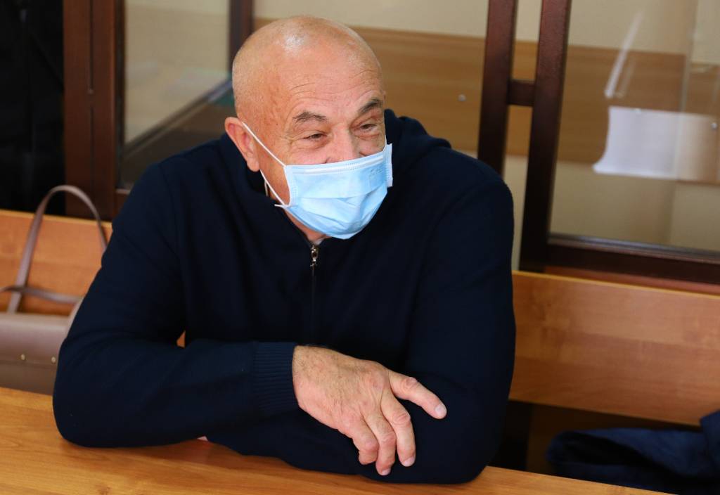 Осуждённого за взятки экс-главу Удмуртии Соловьёва освободили от наказания из-за болезни