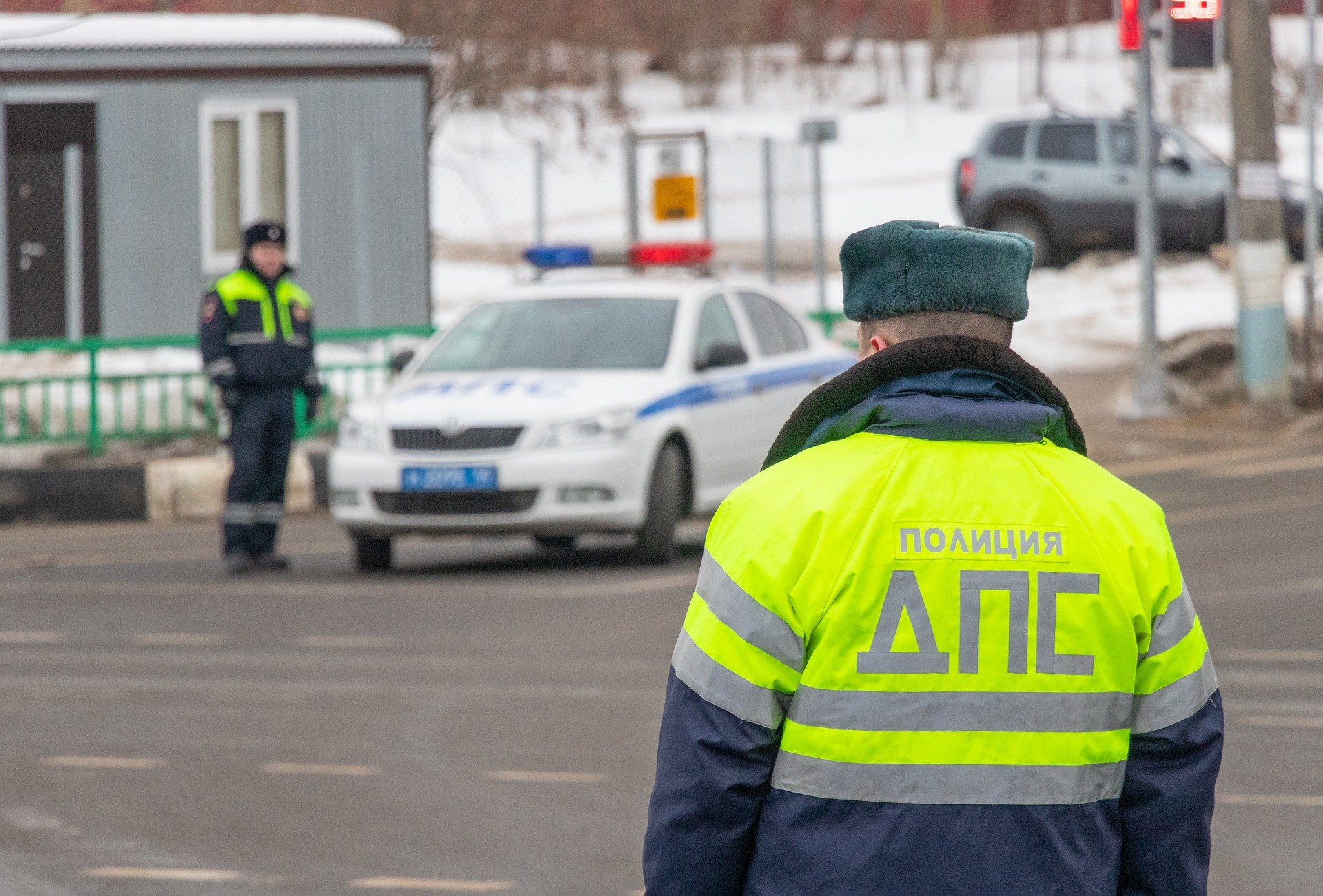 Главу отдела ГИБДД под Красноярском сбил водитель без прав при осмотре места ДТП