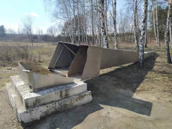 Разрушенный мемориал советским воинам в Молдавии. Фото © Facebook / Алексей Петрович
