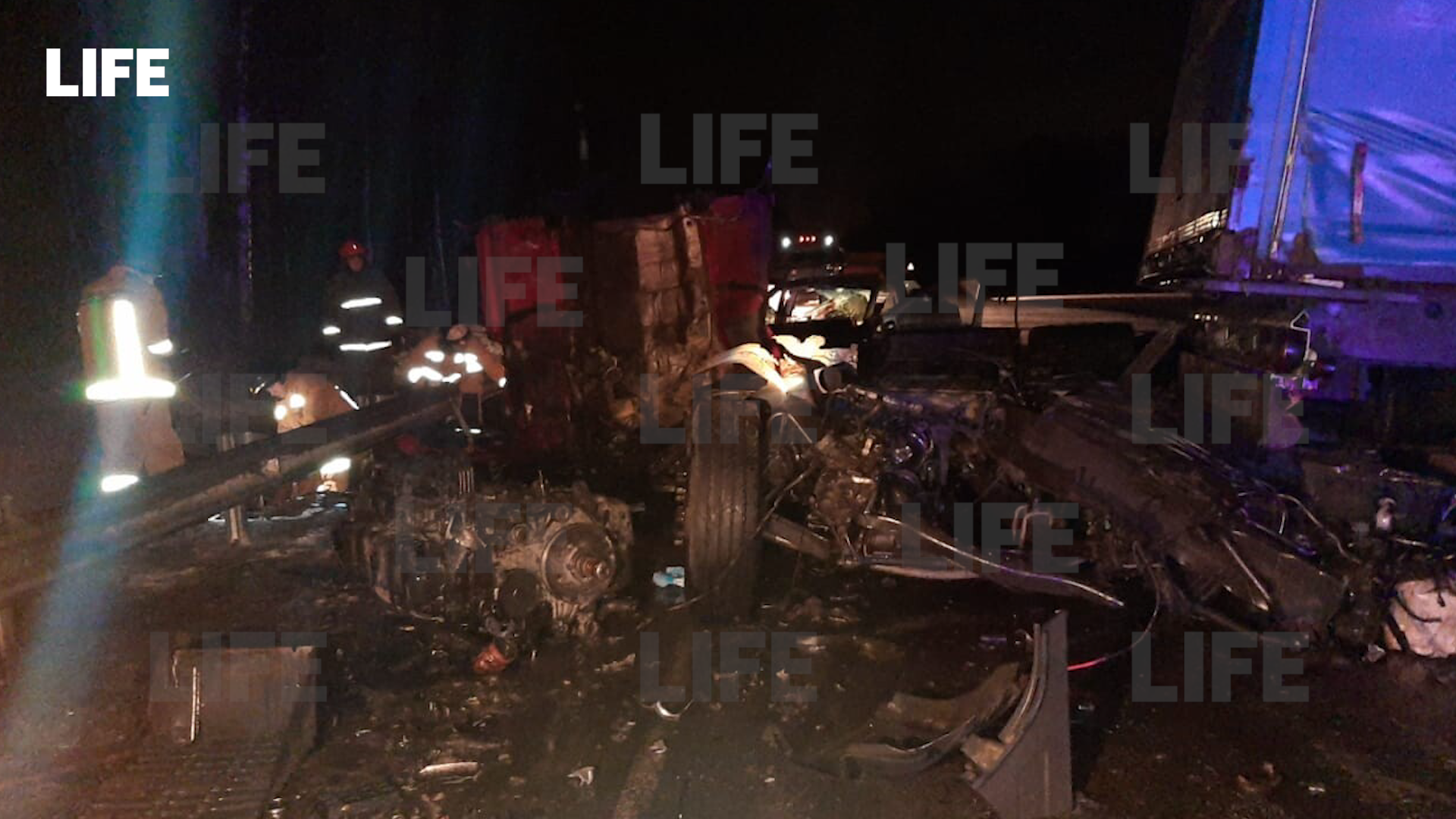 Фото с места происшествия в редакцию Лайфа прислал гражданский журналист через приложение LiveCorr (доступно на Android и iOS)