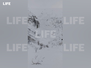 Обрушился снежный козырёк: Лайф публикует фото с места схода лавины в Хибинах, где погибла девочка