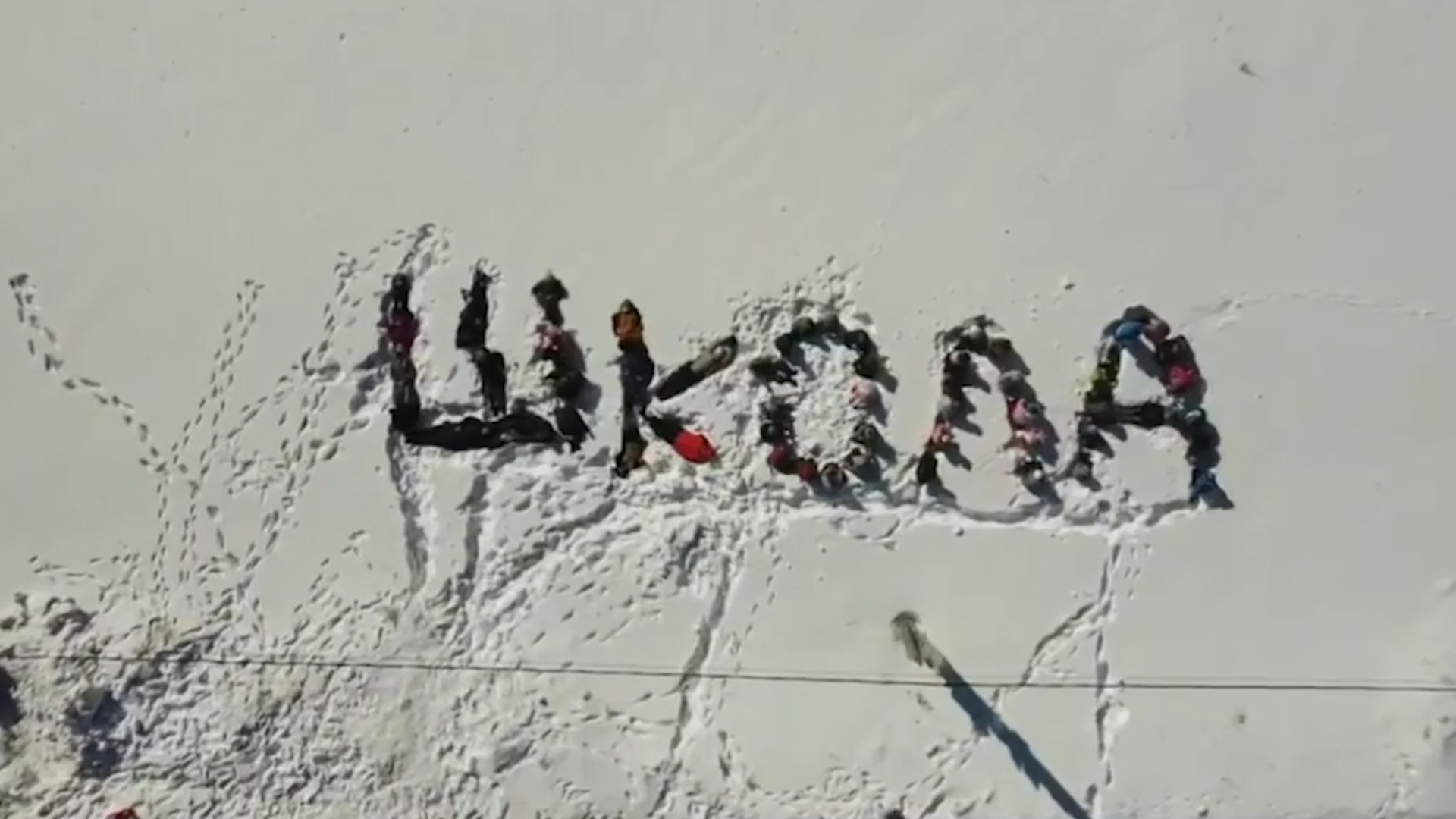 В Татарстане дети выложили собой на снегу надпись 
