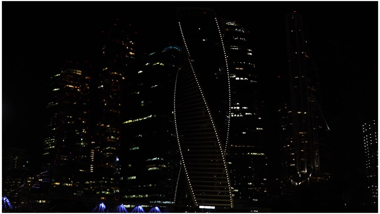 "Час Земли" в столице: Кремль, "Москва-Сити", МГУ и ещё сотни зданий остались без подсветки