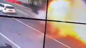 В Индонезии террорист устроил взрыв во время воскресной службы в церкви — видео