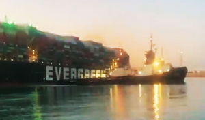 Появились первые видео с судном-гигантом, снятым с мели в Суэцком канале