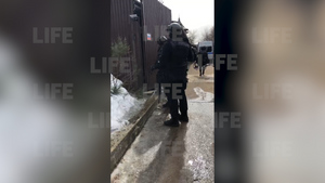Мужчина открыл стрельбу по прохожим и полиции в элитном посёлке в Мытищах — видео с места