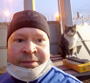 Котики раздора: охранника Императорского фарфорового завода в Петербурге уволили за помощь бездомным животным