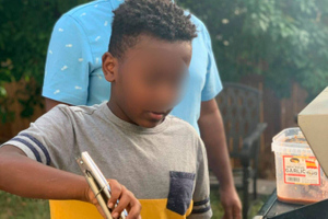 12-летний мальчик принял участие в опасном челлендже из TikTok, случайно задушив себя на камеру