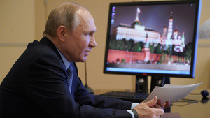 Путин надеется, что получившие льготы бизнесмены поднимут зарплаты работникам