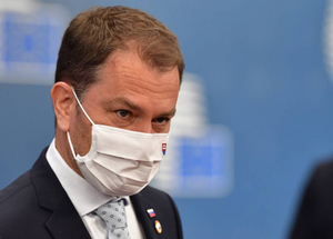 Премьер Словакии резко ответил на критику президента в адрес российской вакцины "Спутник V"