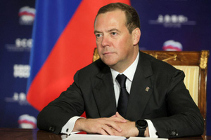 "Серьёзный вопрос": Медведев поддержал участие волонтёров в выборах