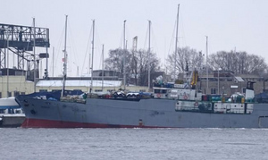 С горящего в Японском море российского судна эвакуировали весь экипаж