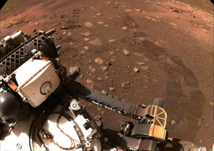 Планетоход Perseverance сделал первые "шаги" по Марсу и показал "селфи"