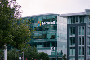 СМИ: Из-за уязвимости ПО Microsoft оказались под угрозой десятки тысяч компаний