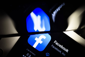 Роскомнадзор потребовал от Facebook разблокировать публикации российских СМИ