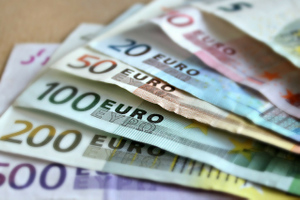 Курс евро впервые с сентября опустился ниже 88 рублей