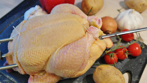 СМИ: Торговые сети и производители мяса птицы договорились о заморозке отпускных цен