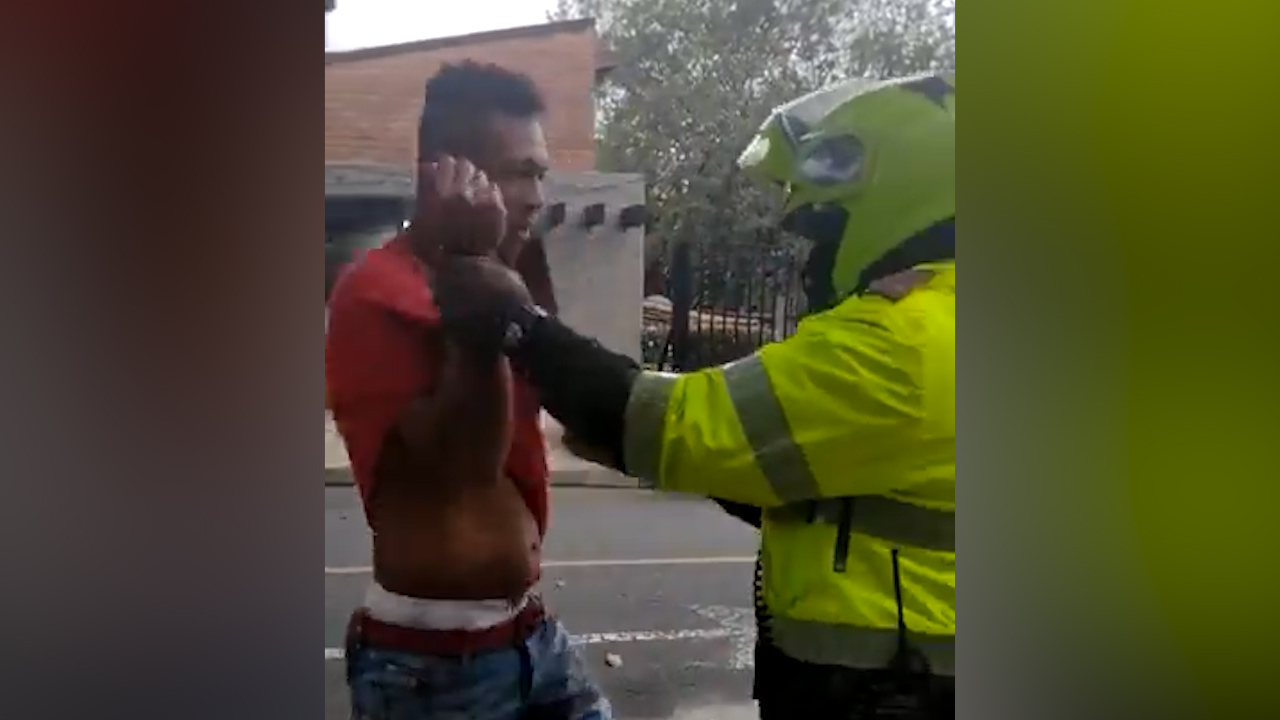Много крови и агрессии: Экс-футболист "Интера" Гуарин напал на свою семью и попытался подраться с полицией – видео