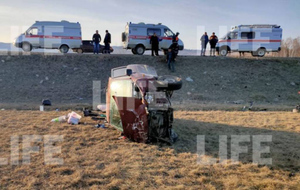 "Закрутило и выкинуло на обочину": Один человек погиб и шестеро пострадали в ДТП с микроавтобусом в Башкирии