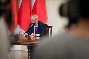 Президент Чехии Земан начал передвигаться в инвалидном кресле из-за болезни