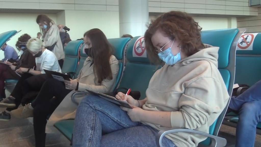 Стилист Лисовец провёл тотальный диктант для пассажиров и сотрудников аэропорта Домодедово