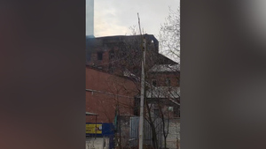 Завалы на Невской мануфактуре продолжают гореть — видео