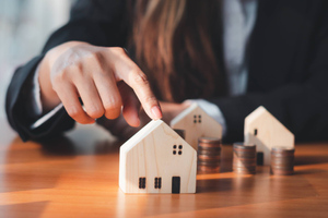 Росреестр начал замораживать сделки с недвижимостью: когда долги помешают регистрации собственности