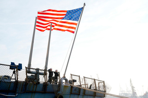 СМИ: США передумали отправлять два военных корабля в Чёрное море
