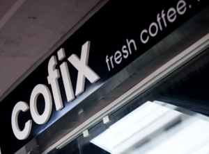 Роспотребнадзор обнаружил нарушения в кофейне Cofix, где москвичке продали антисептик вместо воды